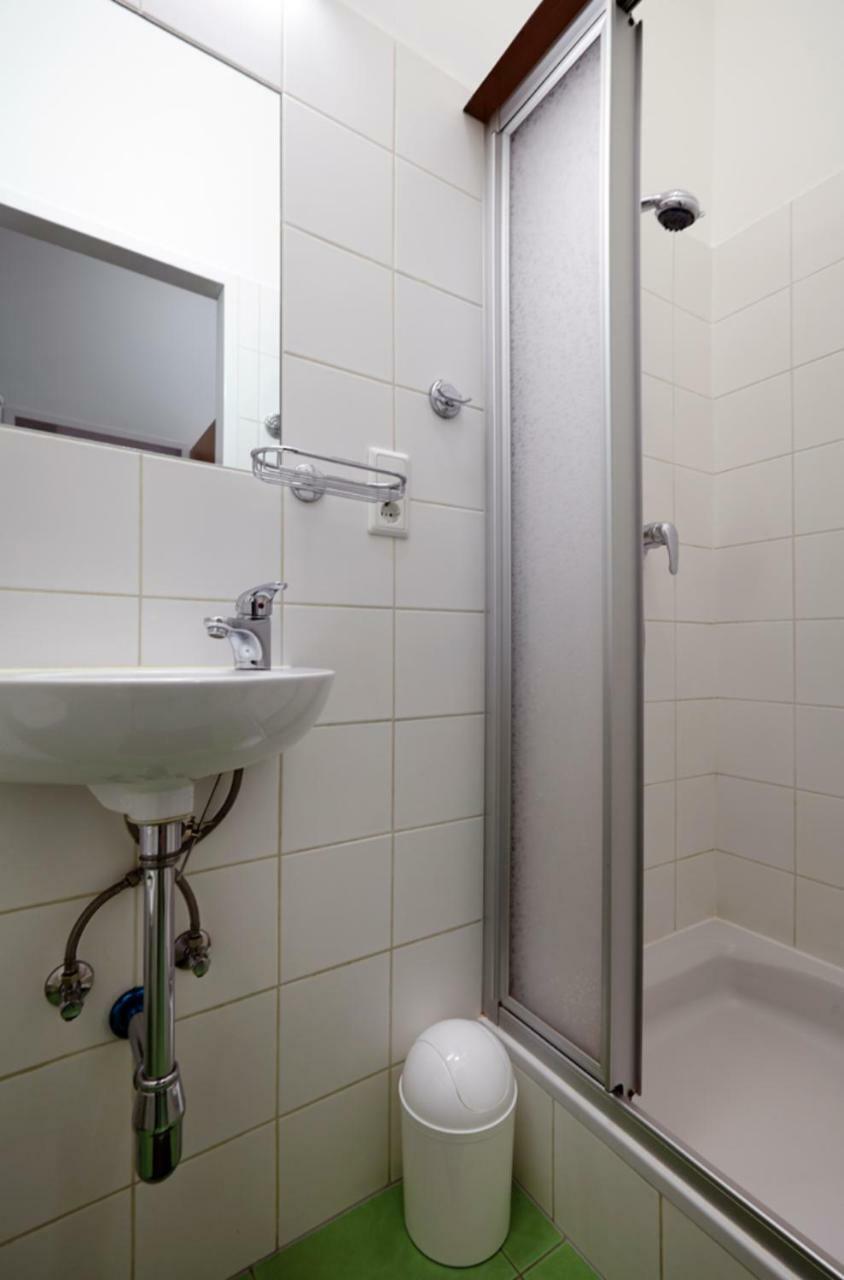 וינה Lovely Apartments In A Quiet Area Close To The City Center מראה חיצוני תמונה